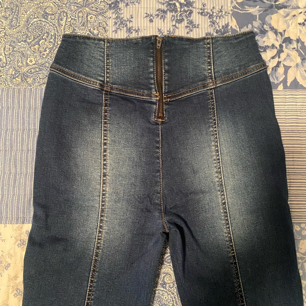 Fashion Nova High Rise Jeans No Back Pockets - Picture 5 of 6